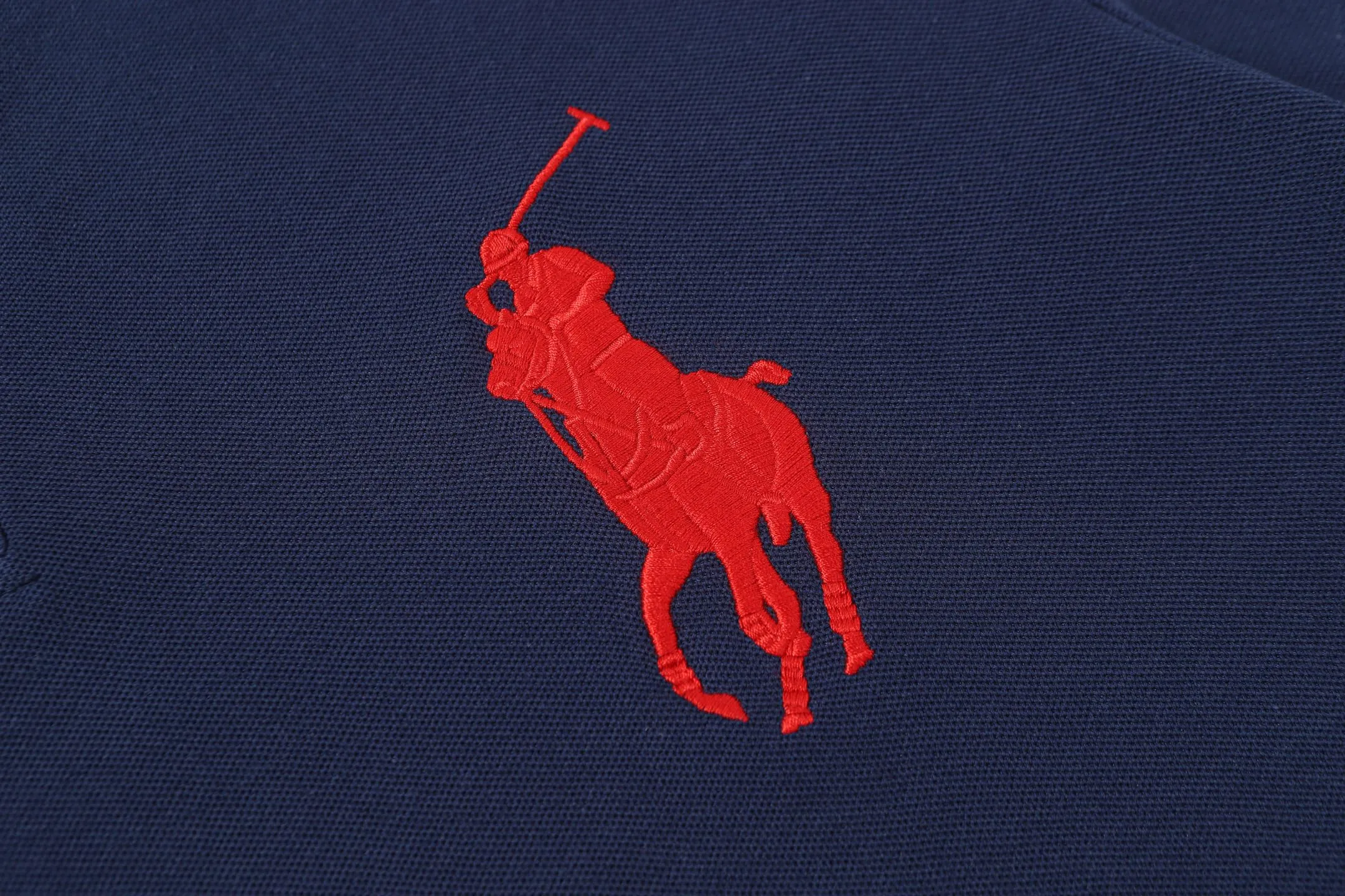 P150 Style No.: A012 [Ralph Lauren Classic Logo Embroidered Polo Shirt] ✅250g fine cotton pique fabric, custom-woven and dyed threads ✅Original stickers Scan the QR code to enter the official website ✅Large version, loose and stylish, can wear up to 210 pounds Color: Black White Navy Blue Sky Blue Dark Gray Floral Gray Size: S-XL
